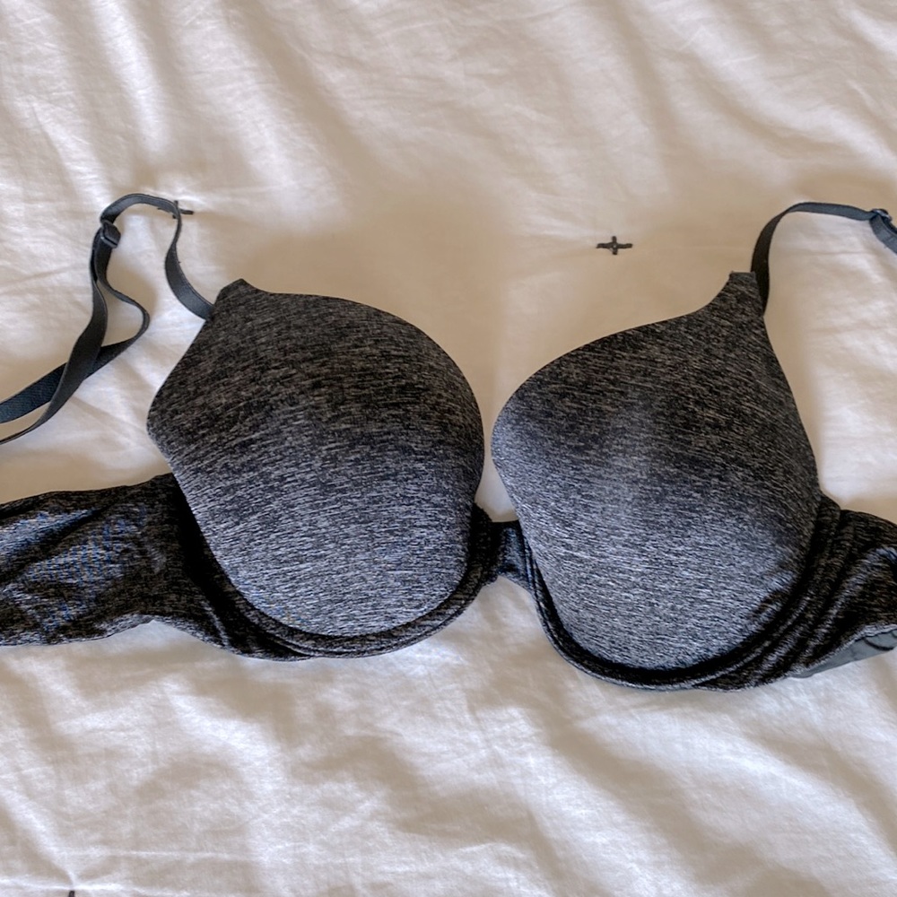 Victoria’s Secret padded T-shirt bra, black